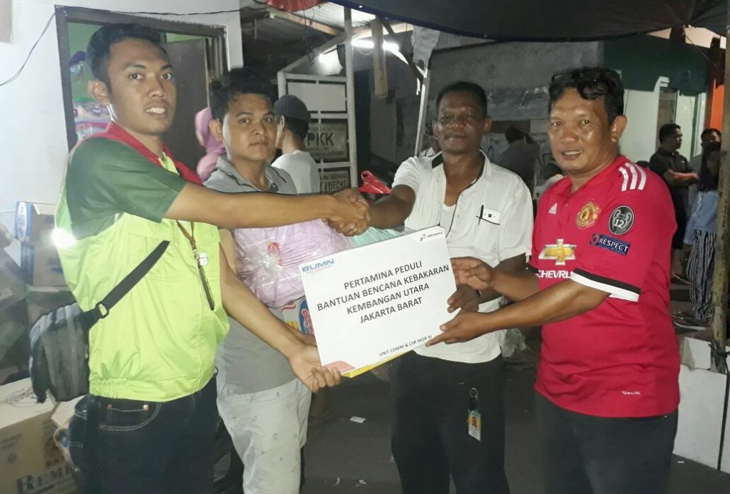 Pertamina Bantu Korban Kebakaran di Jakarta Barat
