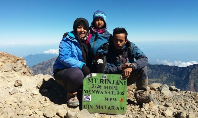 Devania Bocah 8 Tahun Taklukkan 9 Gunung di Indonesia
