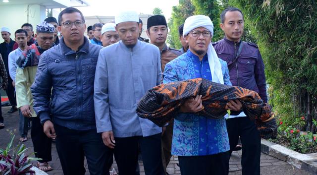 Gheziya Cucu Aa Gym Wafat