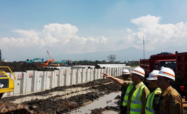 Kebut Pembangunan Kolam Retensi Al-Jabbar Kebut Pembangunan Kolam Retensi Al-Jabbar