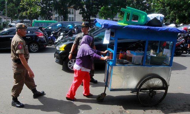 Instruksikan Awasi PKL, Ada 7 Titik Larangan Berjualan Instruksikan Awasi PKL, Ada 7 Titik Larangan Berjualan