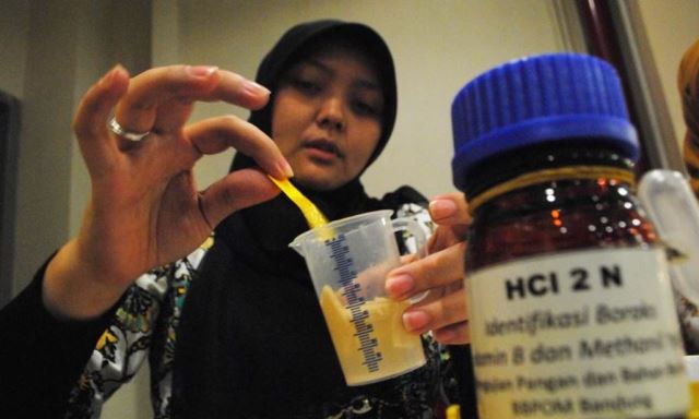 Kosmetik Ilegal Beredar di Online