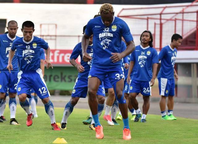 Bidik Kemenangan Tandang Pertama