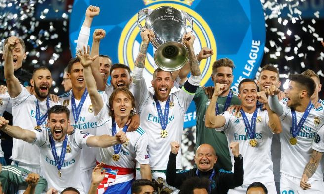 Dua Lipa Bikin Hangat Suasana Dua Lipa Bikin Hangat Suasana