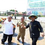 Petani Ciparay Dapat Alat Mesin Pertanian
