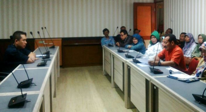 Guru Honorer Kembali Adukan Nasibnya Guru Honorer Kembali Adukan Nasibnya