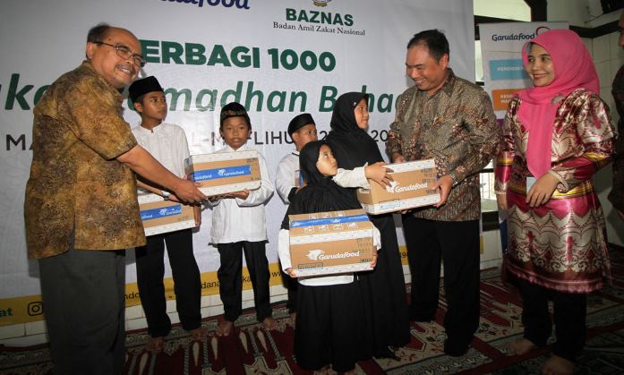 GarudaFood Bagikan 1.000 Paket Ramadan