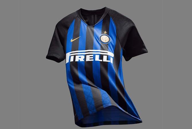 Inter Milan Resmi Pamerkan Jersey Kandang Musim 2018-2019 Inter Milan Resmi Pamerkan Jersey Kandang Musim 2018-2019