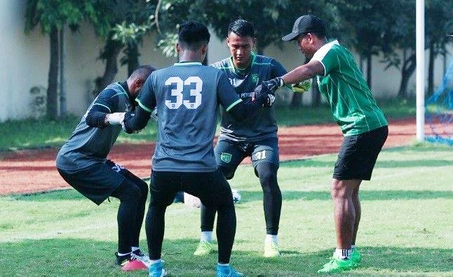 Kiper Persebaya Dipantau Kamera