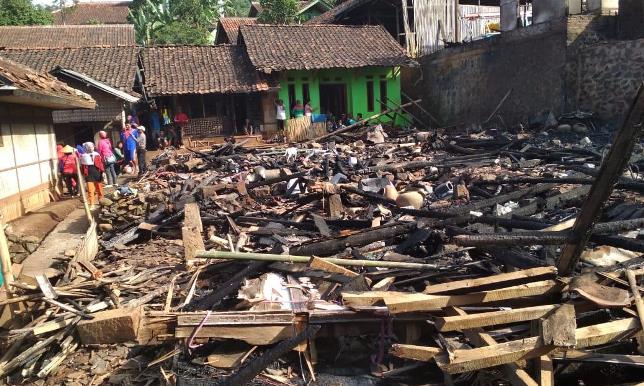 7 rumah -ludes-terbakar