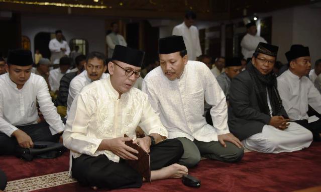 Pejabat Eselon Harus Kompak Pejabat Eselon Harus Kompak