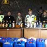 Malam Lebaran, Polres Cimahi Amankan 500 Botol Miras dan 27 Jerigen Tuak