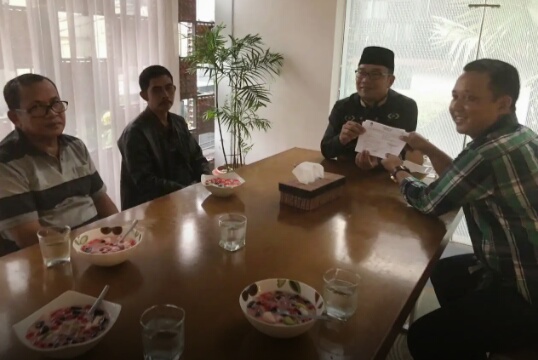 Ridwan Kamil Terima Formulir C6 Untuk Mencoblos