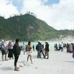 Kawah Putih Diserbu Wisatawan