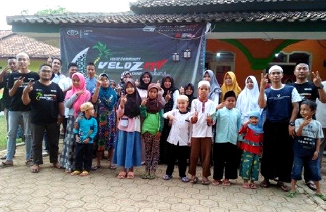 Komunitas Velozity Berbagi dengan Anak Yatim