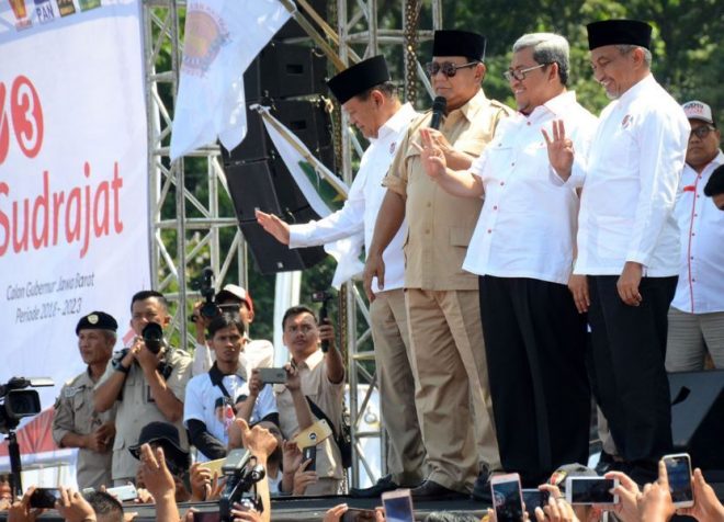 Tak Percaya Lembaga Survei