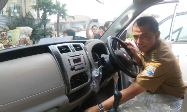 15 Ambulan Sudah Dioperasikan ajay-cek-ambulan