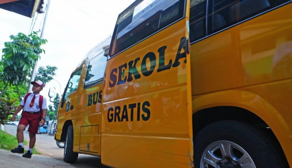 Bus sekolah gratis