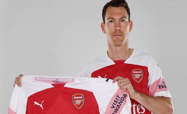 Stephan Lichtsteiner Resmi Perkuat Arsenal