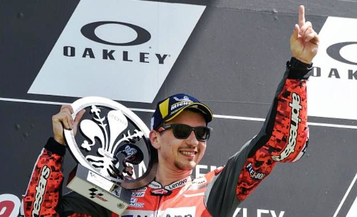 Juara Tiga Kali MotoGP Resmi Gantikan Pedrosa di Honda lorenzo