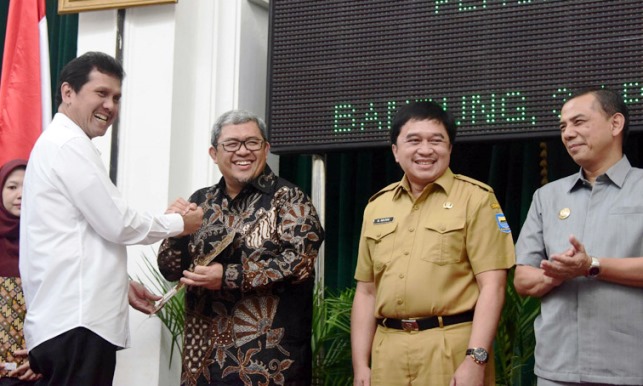 Rapor SAKIP Jabar Meningkat panrb-aher-pemprov