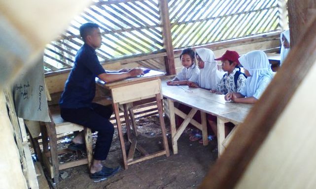 Jika Musim Hujan, Siswa Belajar dalam Keadaan Was-was