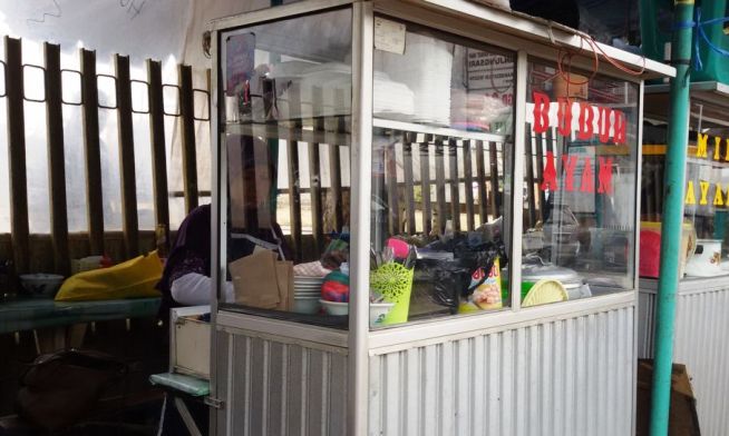 5 Anak Jadi Sarjana dari Menjual Bubur