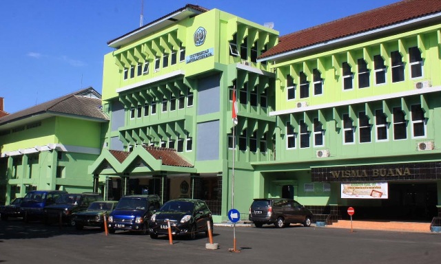 Rektor Unla Berikan Pesan Kepada Wisudawan