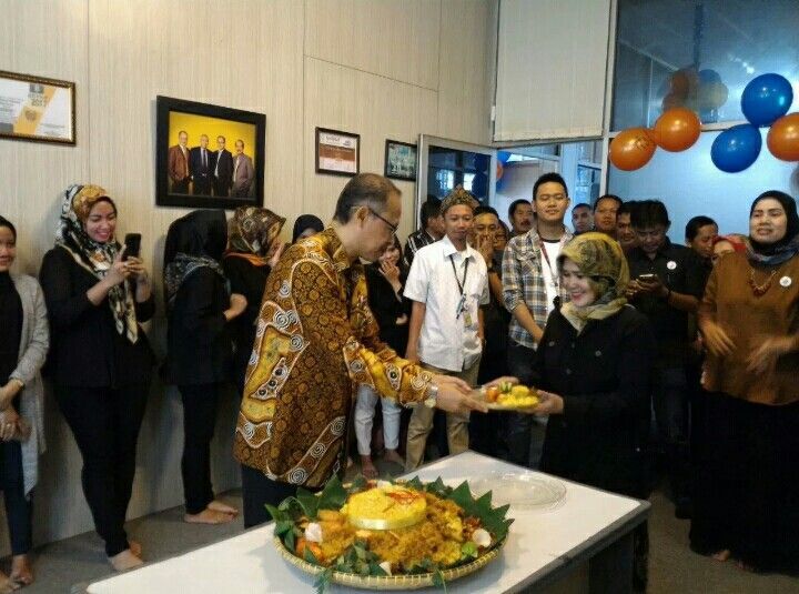 Kacab BPR Kerta Raharja Hanya Lulus SMA