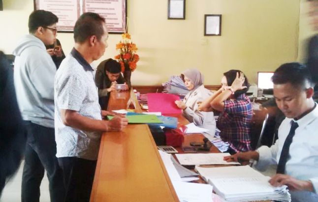 Bacaleg Banjiri Polres dan RSUD