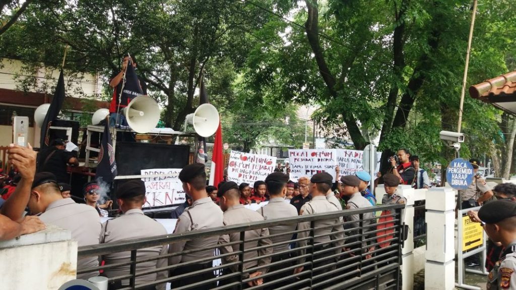 Orang Tua Siswa Protes Ke Disdik Jabar