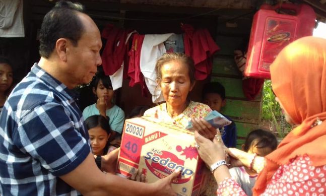 Rumah Mak Cicah Direnovasi Rumah Mak Cicah Direnovasi