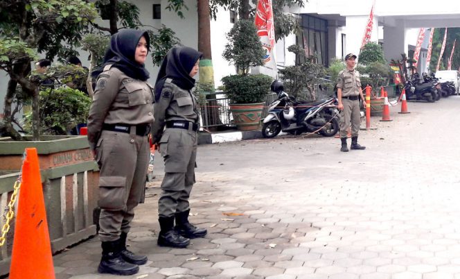 Dilema Satpol PP Berikan Sanksi