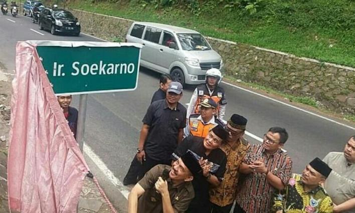 Jalan Ir. Soekarno Ditolak Warga
