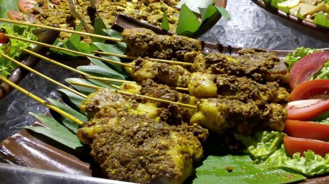 Aneka Hidangan Nusantara di ’Pasar Malam’ Aneka Hidangan Nusantara di ’Pasar Malam’