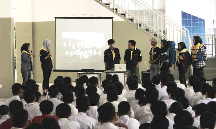 Tarik Minat Siswa dengan Pameran Alat Pecinta Alam Bebas