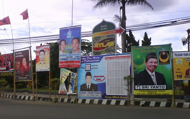 Kades Nyaleg Harus Mundur