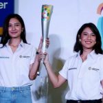 Dian dan Mikha Bawa Kirab Obor