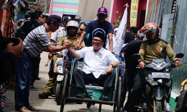 Emil Tetap Perhatikan Bandung Emil Tetap Perhatikan Bandung