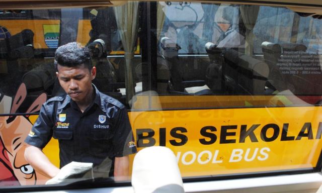 bis sekolah