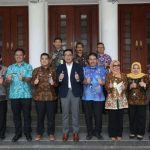 Sepuluh Camat Pergi Ke Korea