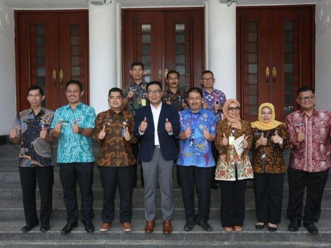 Sepuluh Camat Pergi Ke Korea