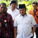 Tersenyum, Zainudin Tersangka