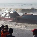 Gelombang Tinggi Hantam Selatan Jawa