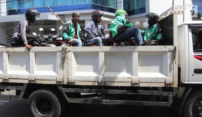 Tindak Tegas Ojek Online yang Parkir Liar