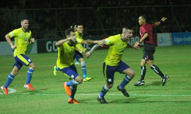 Barito Putera Sukses Kembali ke Puncak barito-persib
