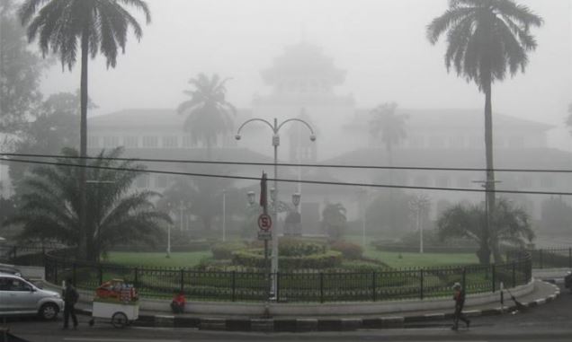 Warga Bandung Rasakan Kedinginan