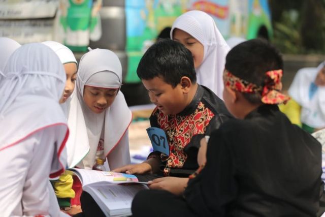 Tumbuhkan Literasi Siswa dari Sejak Dini Tumbuhkan Literasi Siswa dari Sejak Dini