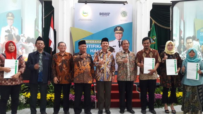 220 IKM Dapat Sertifikat Halal 220 IKM Dapat Sertifikat Halal