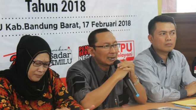 Lima Bacaleg Resmi Dicoret